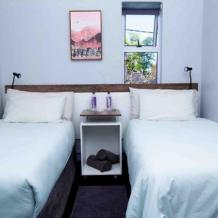 Bed and Breakfast Jft Self Catering Units à East London Extérieur photo