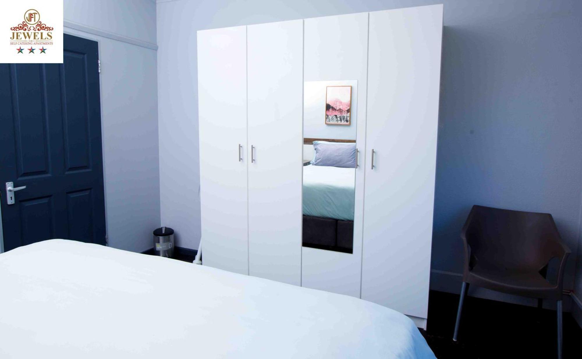 Bed and Breakfast Jft Self Catering Units à East London Extérieur photo