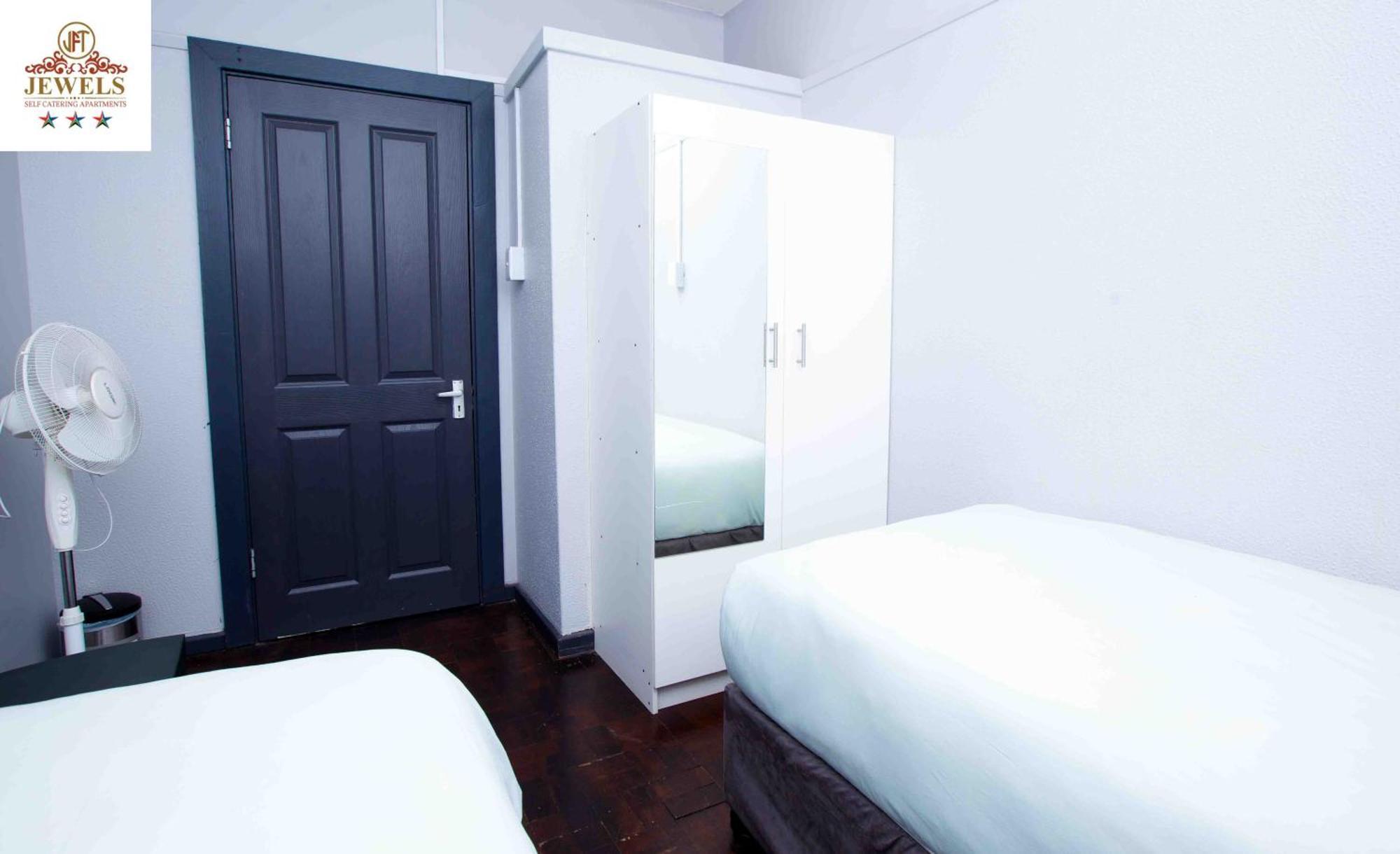 Bed and Breakfast Jft Self Catering Units à East London Extérieur photo